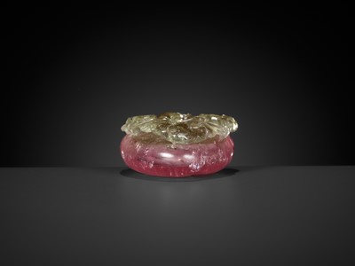 Lot 121 - A RETICULATED BI-COLOR PINK AND GREEN TOURMALINE ‘BATS AND PEACHES’ SNUFF BOTTLE, 1760-1880