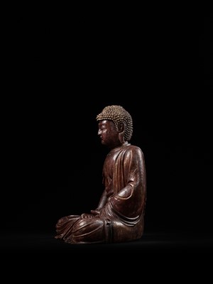 Lot 60 - A LARGE LACQUERED WOOD FIGURE OF BUDDHA, LATE MING/EARLY QING DYNASTY, CIRCA 17TH CENTURY