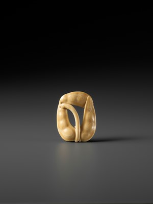 Lot 373 - A GOOD IVORY NETSUKE OF EDAMAME BEANS