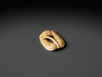 Lot 373 - A GOOD IVORY NETSUKE OF EDAMAME BEANS