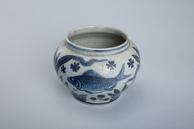 Lot 1278 - A BLUE AND WHITE PORCELAIN ‘TWIN FISH’ VASE, 19TH CENTURY