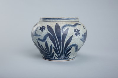 Lot 1278 - A BLUE AND WHITE PORCELAIN ‘TWIN FISH’ VASE, 19TH CENTURY