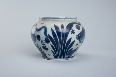 Lot 1278 - A BLUE AND WHITE PORCELAIN ‘TWIN FISH’ VASE, 19TH CENTURY