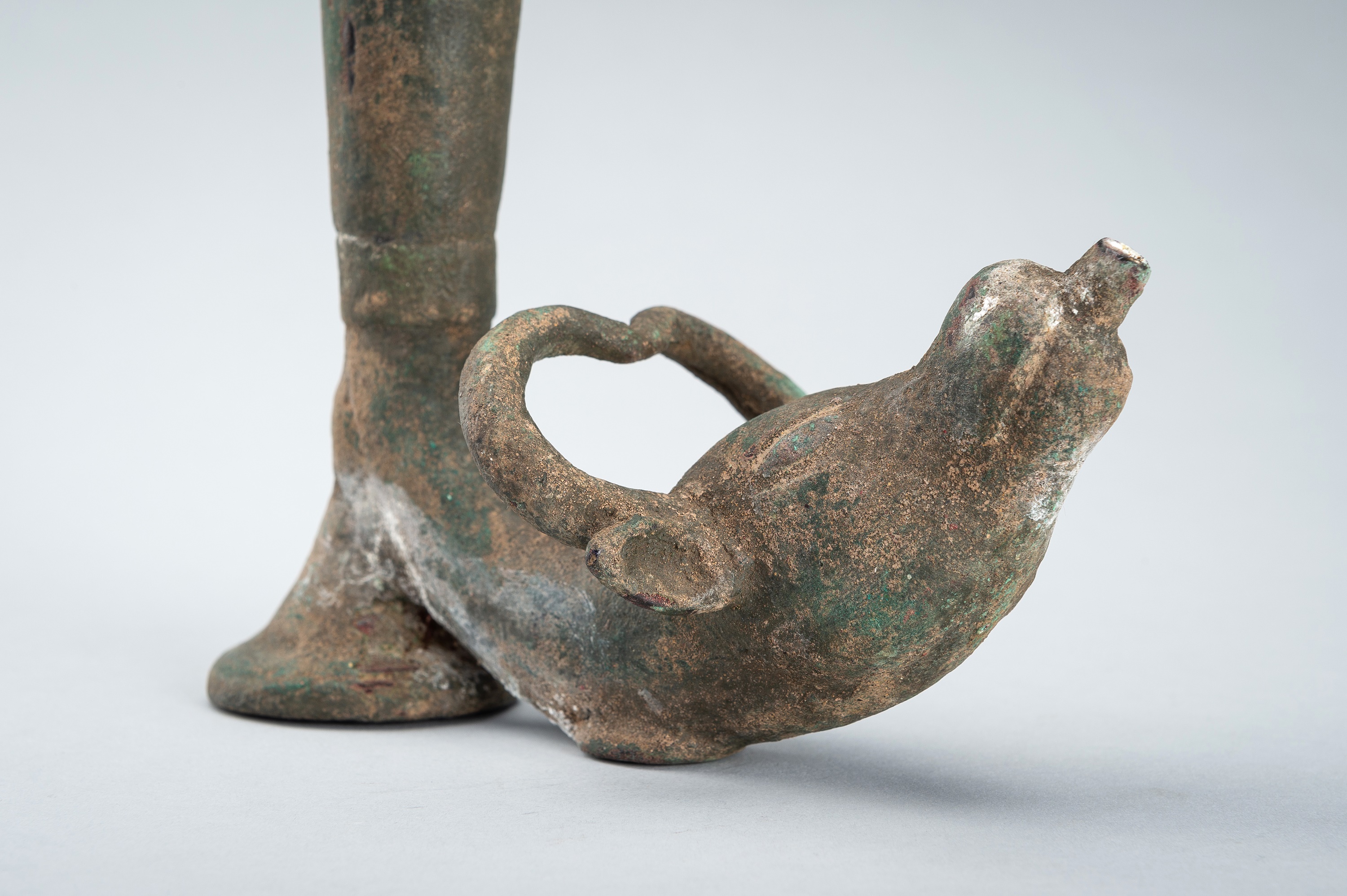 Lot 1664 - A WESTERN ASIATIC BRONZE ‘BULL’ RHYTON,