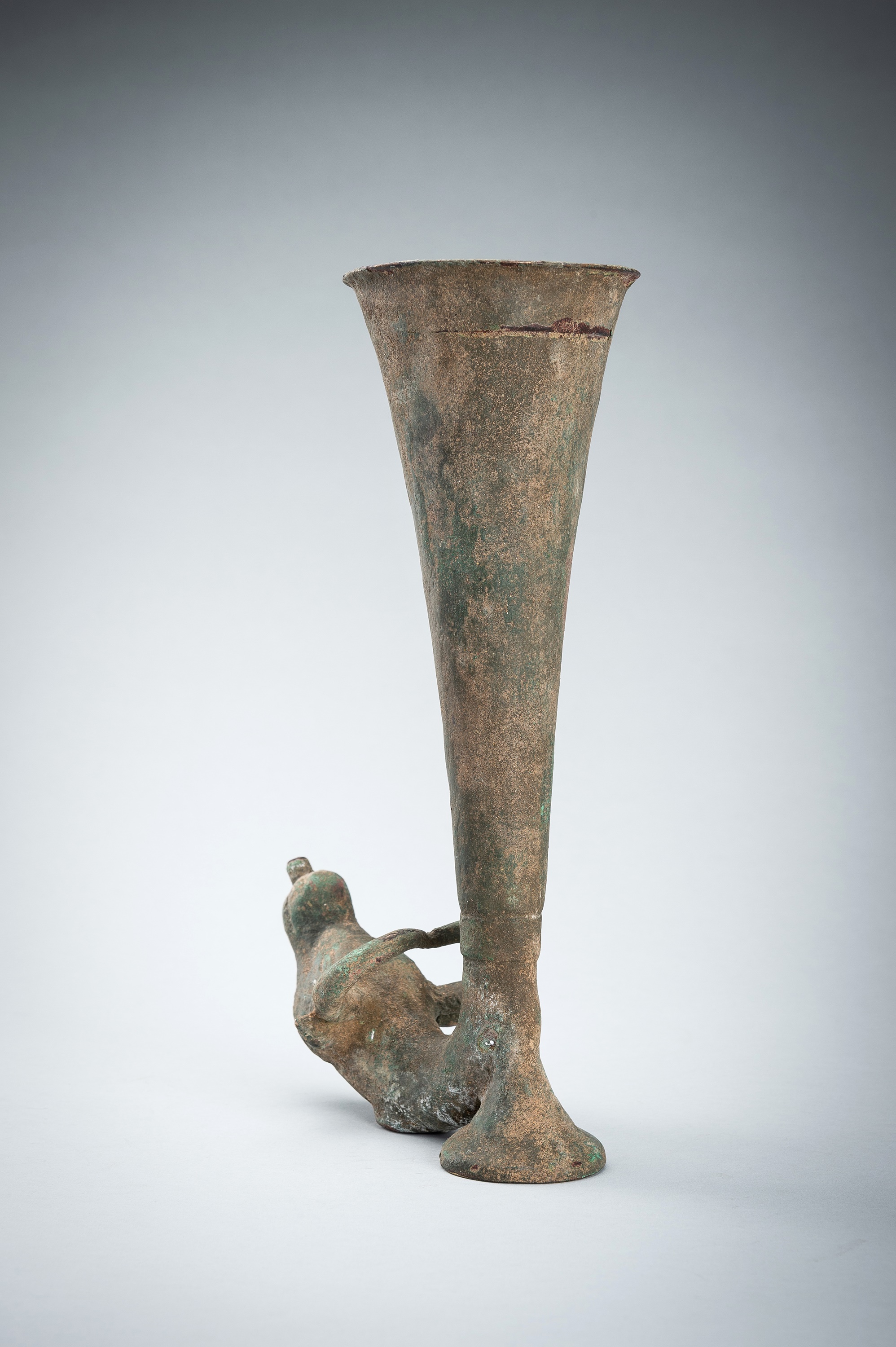 Lot 1664 - A WESTERN ASIATIC BRONZE ‘BULL’ RHYTON,