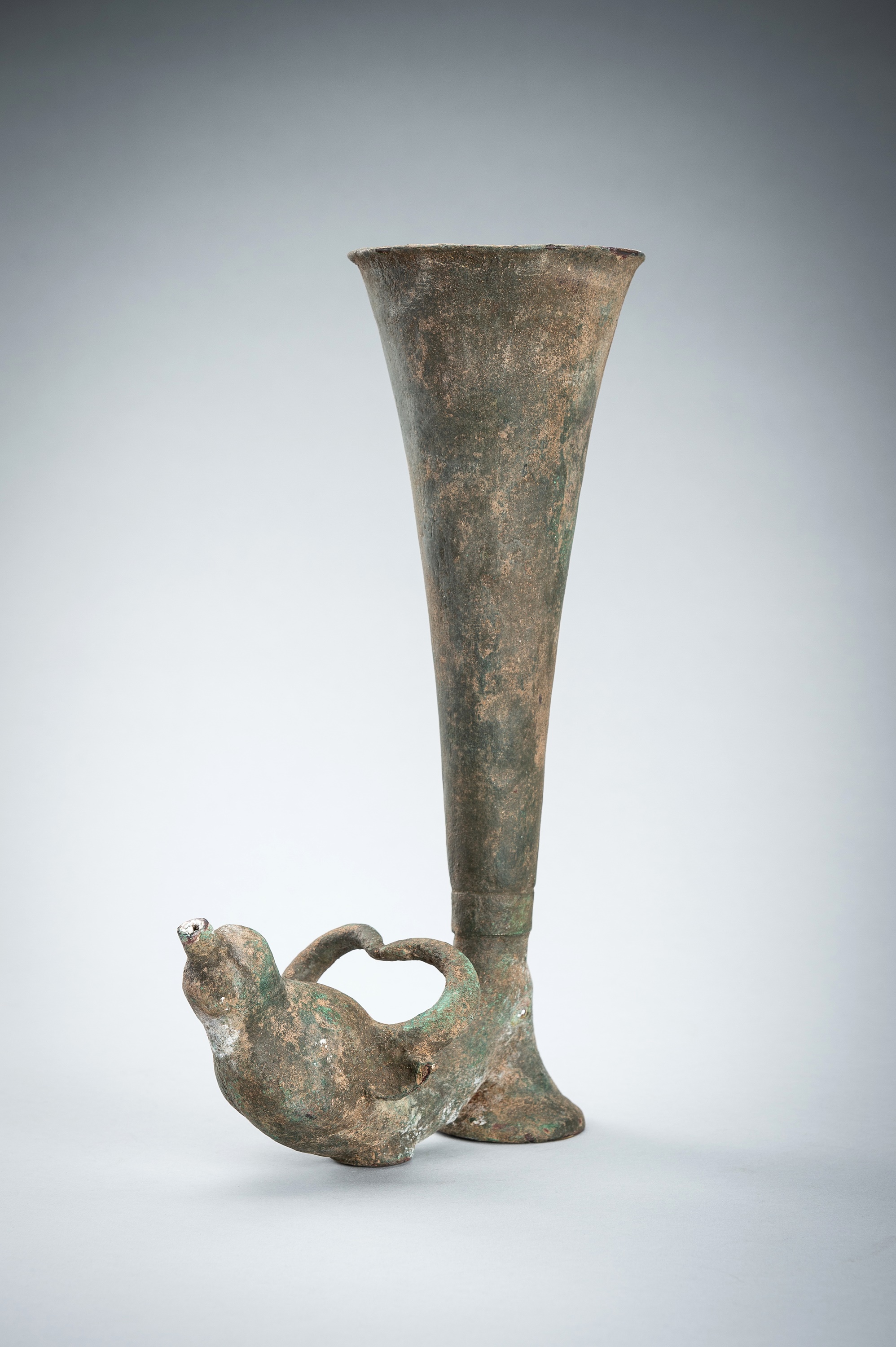 Lot 1664 - A WESTERN ASIATIC BRONZE ‘BULL’ RHYTON,