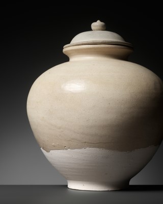 A WHITE-GLAZED JAR AND COVER, TANG DYNASTY