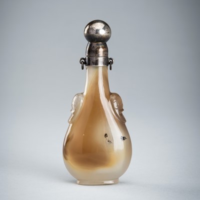 AN AGATE SNUFF BOTTLE, c. 1920s