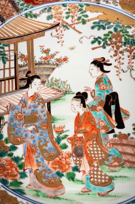 Lot 236 - A LARGE IMARI CHARGER DEPICTING THREE BEAUTIES