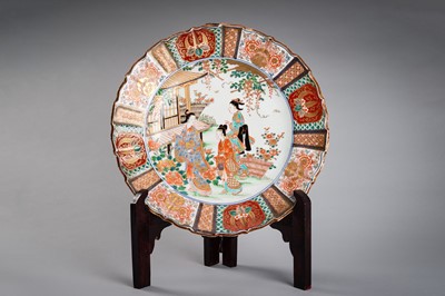 Lot 236 - A LARGE IMARI CHARGER DEPICTING THREE BEAUTIES