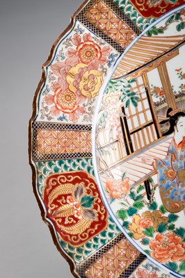 Lot 236 - A LARGE IMARI CHARGER DEPICTING THREE BEAUTIES