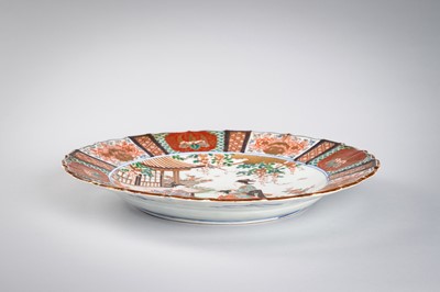 Lot 236 - A LARGE IMARI CHARGER DEPICTING THREE BEAUTIES