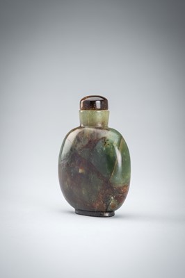 A SPINACH GREEN JADE SNUFF BOTTLE, 19TH CENTURY