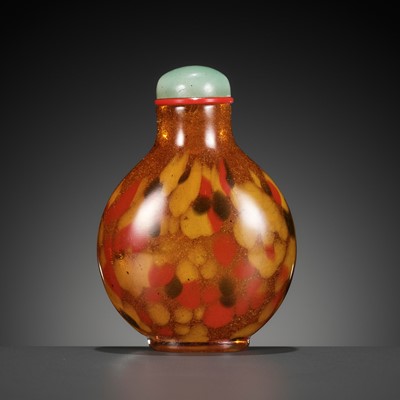 Lot 480 - A SANDWICHED SPECKLED AVENTURINE GLASS SNUFF BOTTLE, IMPERIAL GLASSWORKS, 1720-1860