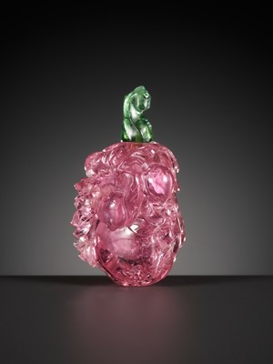 Lot 122 - A PINK TOURMALINE ‘SANDUO’ SNUFF BOTTLE, CHINA, 1860-1930 OR EARLIER