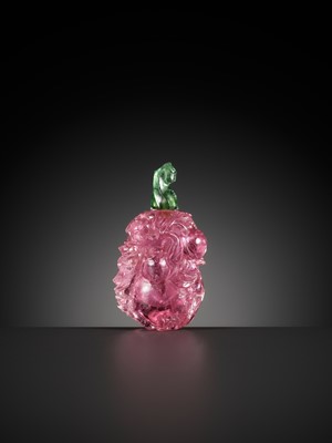 Lot 122 - A PINK TOURMALINE ‘SANDUO’ SNUFF BOTTLE, CHINA, 1860-1930 OR EARLIER