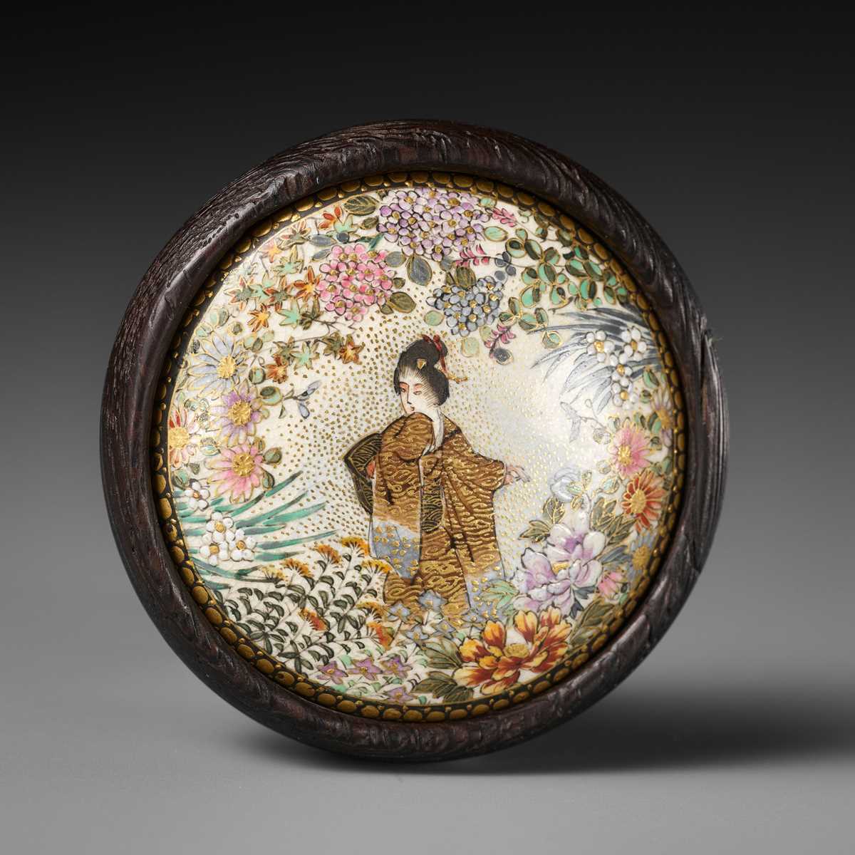 Lot 380 - A SATSUMA EARTHENWARE AND TAGAYASAN KAGAMIBUTA NETSUKE WITH A BIJIN