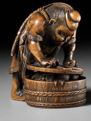 Lot 488 - HOKYUDO ITSUMIN: A FINE NETSUKE-OKIMONO OF SHOKI AND ONI