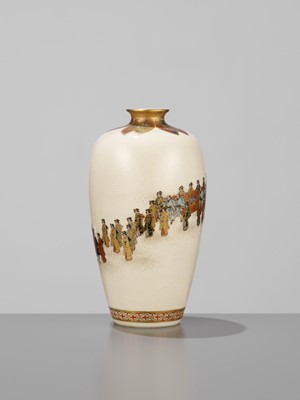 Lot 100 - YABU MEIZAN: A SUPERB SATSUMA CERAMIC VASE WITH A ROYAL PROCESSION