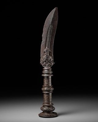 Lot 263 - A BRONZE SPEAR HEAD, TANJORE, SOUTH INDIA, 17TH CENTURY