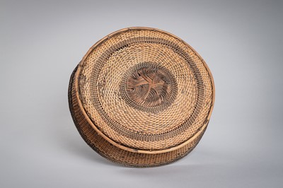 Lot 405 - A VIETNAMESE SHOULDER BASKET, GIE