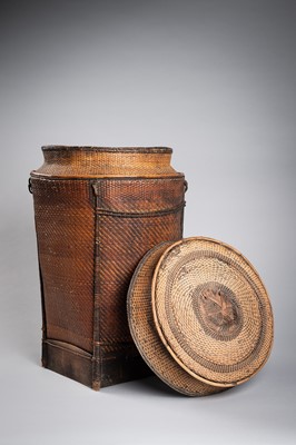 Lot 405 - A VIETNAMESE SHOULDER BASKET, GIE