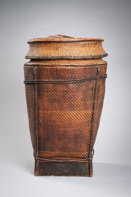 Lot 405 - A VIETNAMESE SHOULDER BASKET, GIE