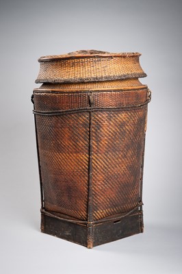 Lot 405 - A VIETNAMESE SHOULDER BASKET, GIE