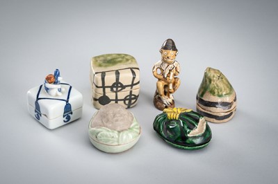 Lot 252 - A GROUP OF SIX CERAMIC OBJECTS