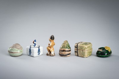 Lot 252 - A GROUP OF SIX CERAMIC OBJECTS