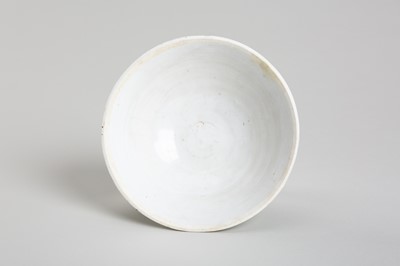 A GROUP OF THREE PORCELAIN BOWLS, SONG TO YUAN DYNASTY