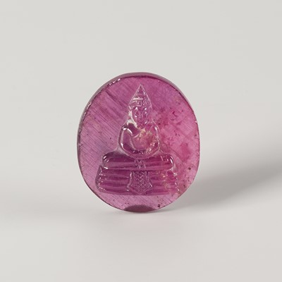Lot 1476 - A FINE THAI RUBY CARVING OF BUDDHA