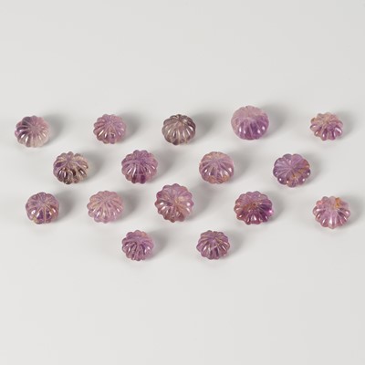 Lot 1608 - A LOT WITH 16 AMETHYST MELON BEADS, 8-12th CENTURY