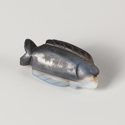 Lot 1524 - A PYU BLACK AGATE ‘FISH’ TALISMAN, 200-100 CE