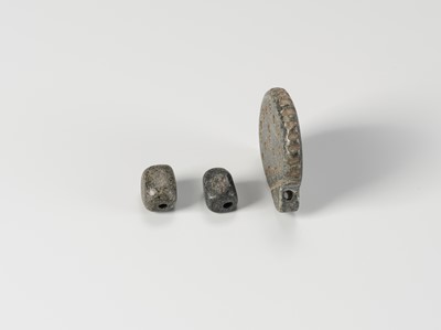 A LOT WITH THREE BACTRIAN HARDSTONE AMULETS, c. 2500 YEARS OLD