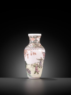 Lot 537 - AN ENAMELED GLASS ‘ROMANCE OF THE THREE KINGDOMS’ VASE, GUYUE XUAN MARK, QIANLONG MARK AND PERIOD, CIRCA 1770