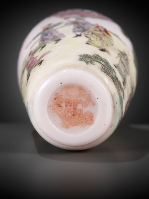 Lot 537 - AN ENAMELED GLASS ‘ROMANCE OF THE THREE KINGDOMS’ VASE, GUYUE XUAN MARK, QIANLONG MARK AND PERIOD, CIRCA 1770