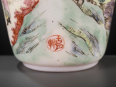 Lot 537 - AN ENAMELED GLASS ‘ROMANCE OF THE THREE KINGDOMS’ VASE, GUYUE XUAN MARK, QIANLONG MARK AND PERIOD, CIRCA 1770