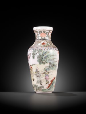 Lot 537 - AN ENAMELED GLASS ‘ROMANCE OF THE THREE KINGDOMS’ VASE, GUYUE XUAN MARK, QIANLONG MARK AND PERIOD, CIRCA 1770