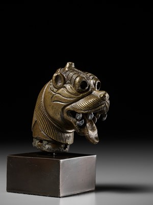 Lot 267 - A RARE PARCEL-SILVERED BRONZE ‘YALI’ HILT, SOUTH INDIA, 17TH-18TH CENTURY