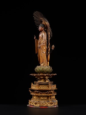 Lot 14 - A FINE GILT-LACQUERED WOOD FIGURE OF AMIDA NYORAI, EDO TO MEIJI PERIOD