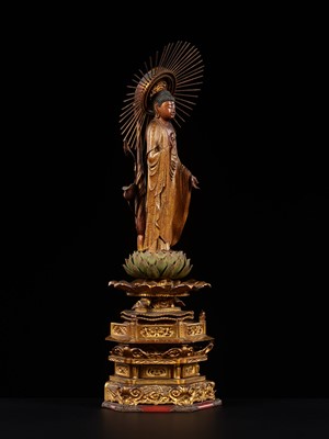 Lot 14 - A FINE GILT-LACQUERED WOOD FIGURE OF AMIDA NYORAI, EDO TO MEIJI PERIOD