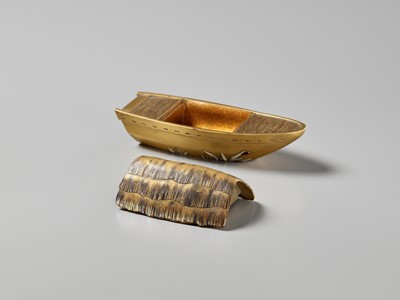 Lot 39 - A FINE GOLD LACQUER KOGO (INCENSE BOX) IN THE FORM OF A BOAT WITH FIREFLIES