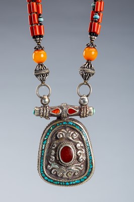 Lot 1064 - A TIBETAN NECKLACE WITH A SILVER PENDANT, c. 1920s
