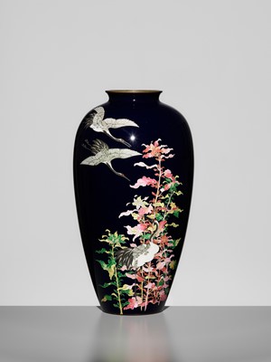 Lot 118 - A MIDNIGHT-BLUE CLOISONNÉ ENAMEL VASE DEPICTING CRANES