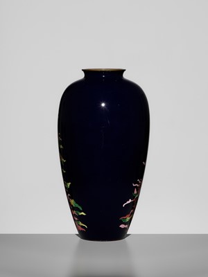 Lot 118 - A MIDNIGHT-BLUE CLOISONNÉ ENAMEL VASE DEPICTING CRANES