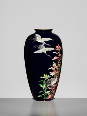 Lot 118 - A MIDNIGHT-BLUE CLOISONNÉ ENAMEL VASE DEPICTING CRANES