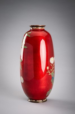 Lot 215 - A RED CLOISONNÉ VASE WITH ASTER AND HIBISCUS FLOWERS