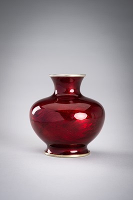 AN ANDO STYLE RED CLOISONNÉ VASE