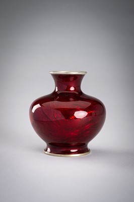 AN ANDO STYLE RED CLOISONNÉ VASE